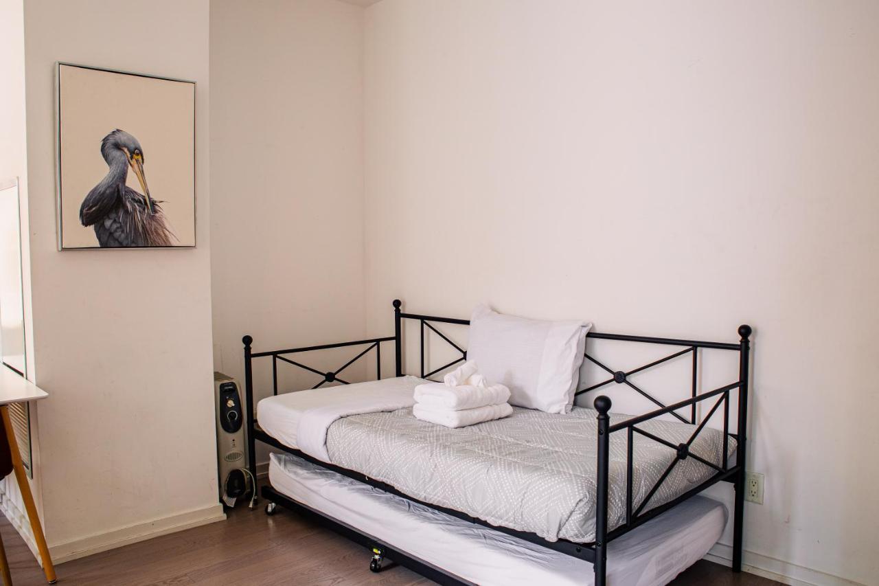 Modern Condo In The Heart Of Downtown Toronto Bagian luar foto