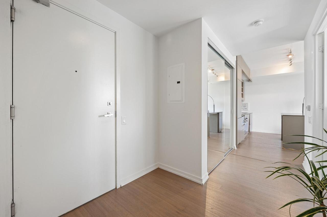 Modern Condo In The Heart Of Downtown Toronto Bagian luar foto