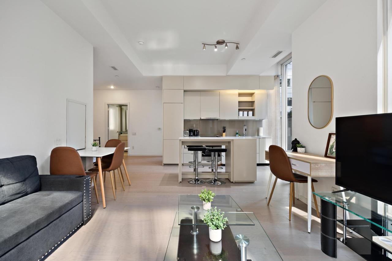 Modern Condo In The Heart Of Downtown Toronto Bagian luar foto