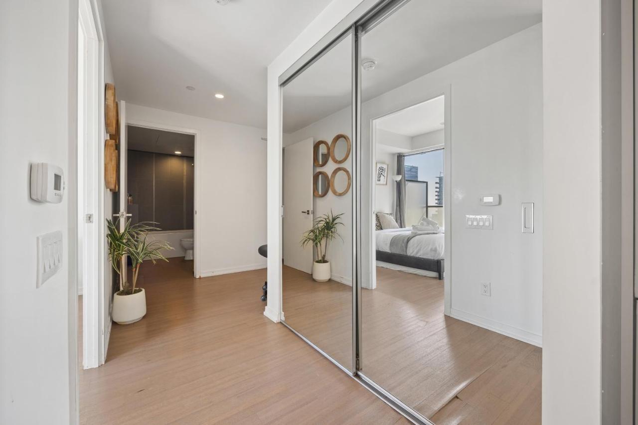 Modern Condo In The Heart Of Downtown Toronto Bagian luar foto